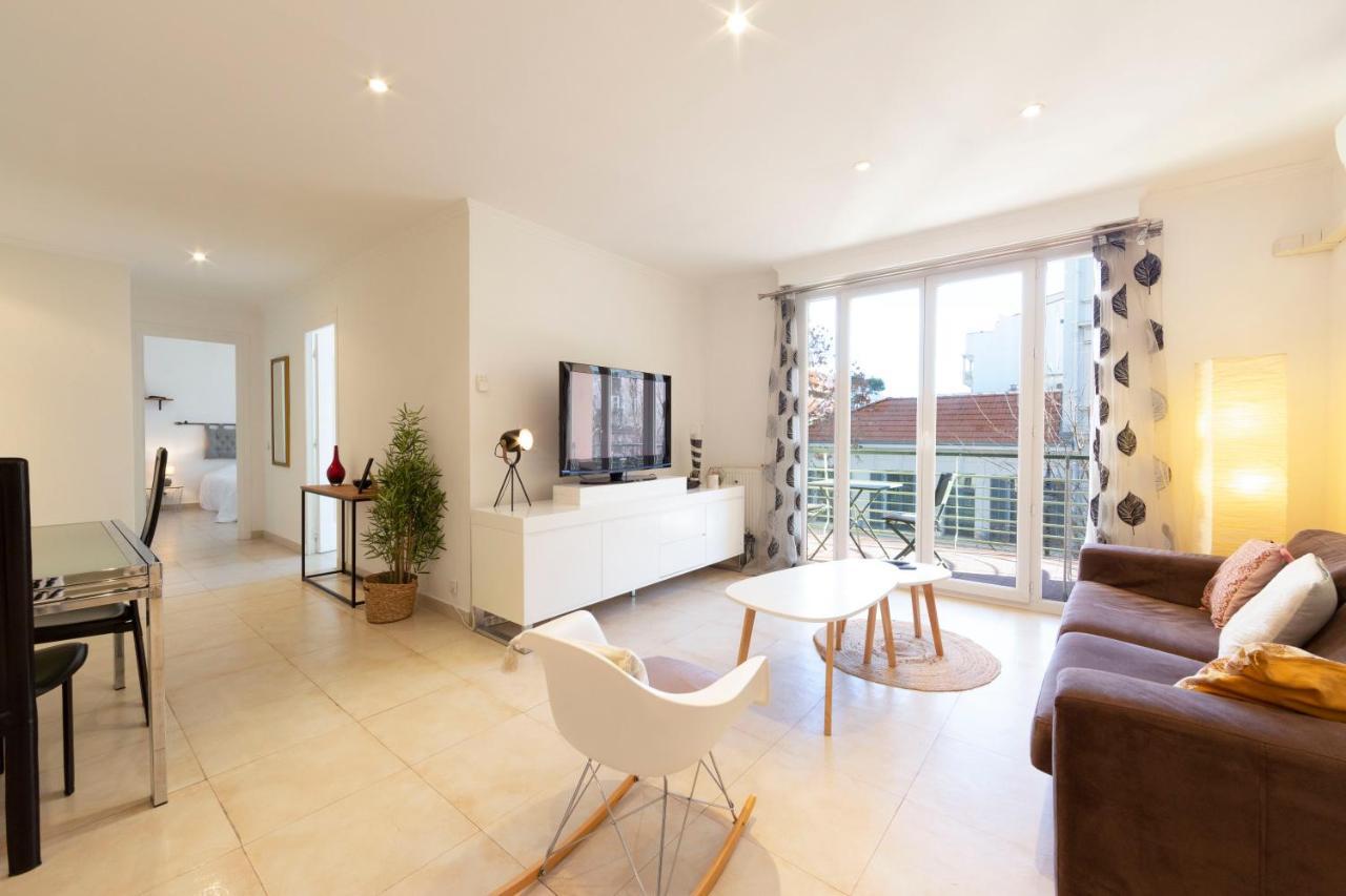 Appartamento Robert Soleau Bright Design Flat Center Of Antibes Esterno foto