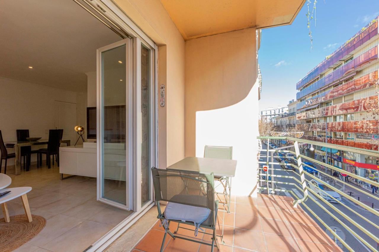 Appartamento Robert Soleau Bright Design Flat Center Of Antibes Esterno foto
