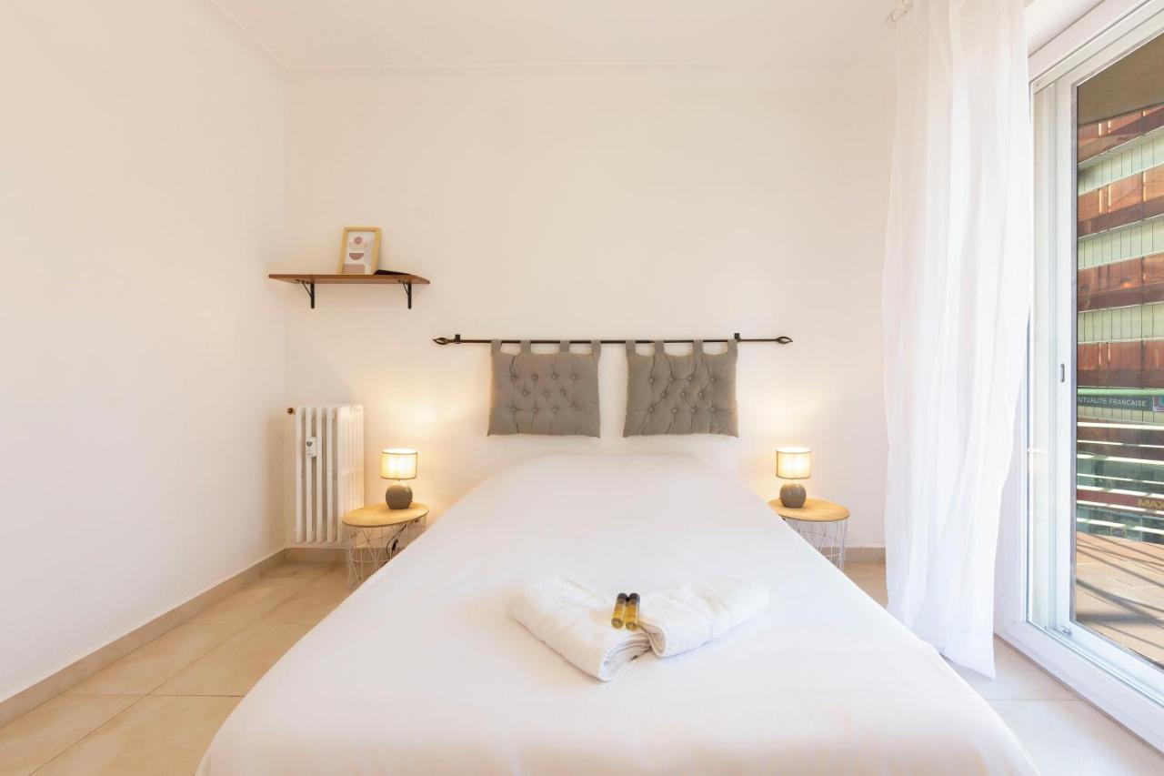 Appartamento Robert Soleau Bright Design Flat Center Of Antibes Esterno foto
